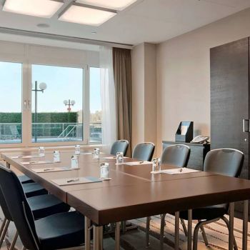 Hotel Hilton Vienna Danube Waterfront image
