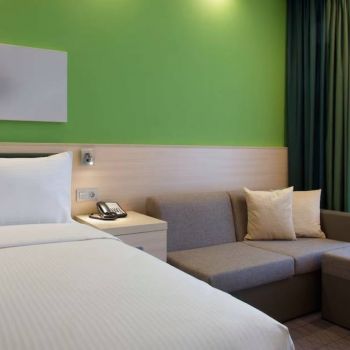 Hotel Hampton By Hilton Minsk City Centre image