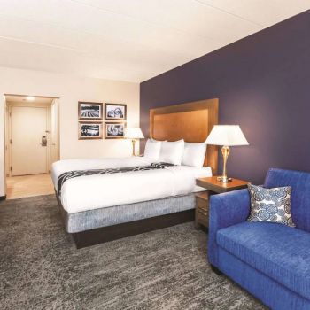 Hotel La Quinta Inn & Suites By Wyndham Philadelphia Airport image