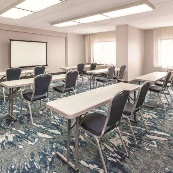 Hotel La Quinta Inn & Suites By Wyndham Philadelphia Airport image
