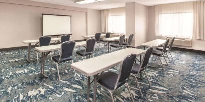 Spacious meeting room at La Quinta Inn & Suites By Wyndham Philadelphia Airport.