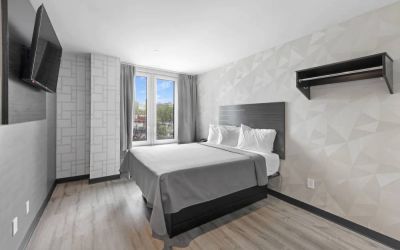 Day use room with natural light at Hotel 365 Bronx.