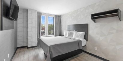 Day use room with natural light at Hotel 365 Bronx.