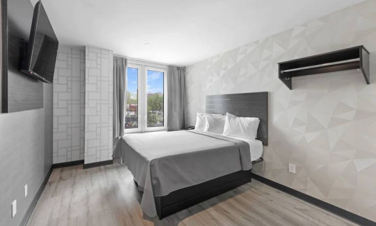 Day use room with natural light at Hotel 365 Bronx.