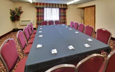 Professional meeting room at Holiday Inn Express Chicago - Downers Grove.