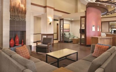 Lobby and coworking lounge at Hyatt Place Chicago/Hoffman Estates.