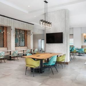 Dining area perfect for coworking at TownePlace Suites Nashville Midtown.