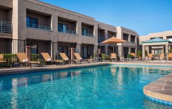 Stunning outdoor pool at Sonesta Select Scottsdale At Mayo Clinic Campus.