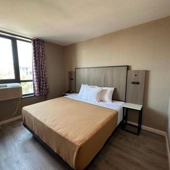 Hotel Regal Inn & Suites New York image