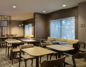 Dining and coworking space at SpringHill Suites Newark Liberty Int. Airpt.
