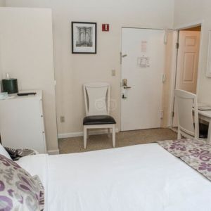 Day use room with work desk at Da Vinci Hotel.