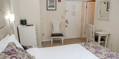 Day use room with work desk at Da Vinci Hotel.