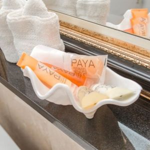 Free toiletries at Da Vinci Hotel.