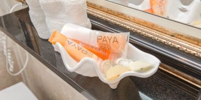 Free toiletries at Da Vinci Hotel.