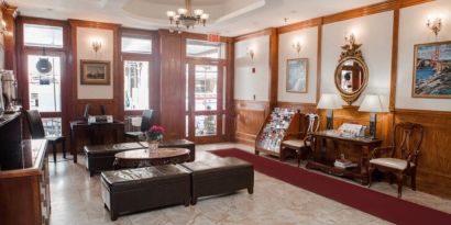 Lobby area at Da Vinci Hotel.