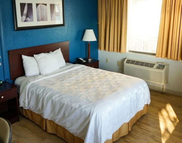 Day use room with work desk at Airport Waterfront Inn.