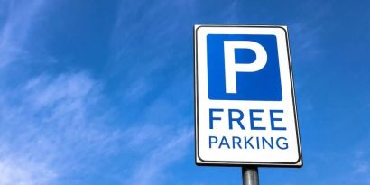 Free parking at Airport Waterfront Inn.
