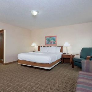 Spacious day use room at Norwood Inn Statefare Grounds.