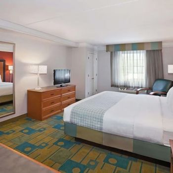 Hotel Norwood Inn & Suites Merrillville image