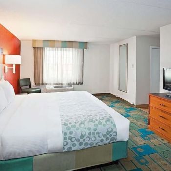 Hotel Norwood Inn & Suites Merrillville image