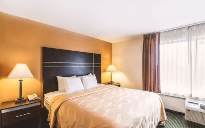 King bed at Hotel Inn Milwaukee.
