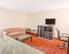 Day use room's workspace at Hotel Inn Milwaukee.
