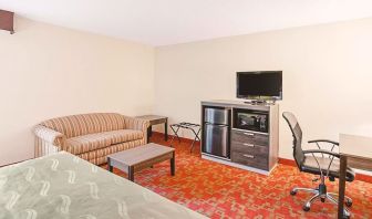Day use room's workspace at Hotel Inn Milwaukee.