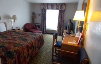 Norwood Inn & Suites - Roseville, Roseville