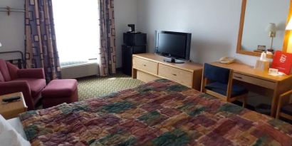 Day use room with work desk at Norwood Inn Minneapolis Roseville.