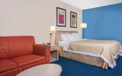 Day use room with living area at Norwood Inn & Suites La Crosse.
