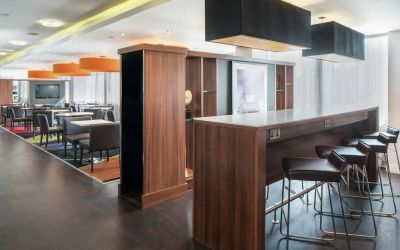 Dining area perfect for coworking at Hampton By Hilton Birmingham Broad Street.