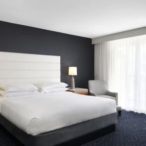 Day use room with natural light at Hotel Tampa Riverwalk.
