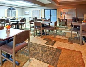 Norwood Inn & Suites Eagan, Eagan