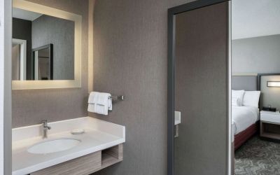 Sonesta Select Nashville Airport Suites double bed guest room, with ensuite bathroom.