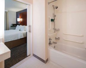 Sonesta ES Suites Nashville Brentwood ensuite bathroom, complete with bath and shower.