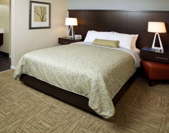 Sonesta ES Suites San Jose Airport double bed guest room, including bedside lamps and an ensuite bathroom.