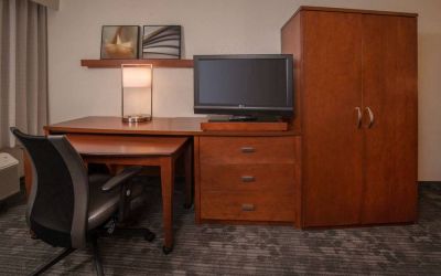 Sonesta Select Arlington Rosslyn guest room workspace, including desk, chair, lamp, and TV.