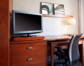 Sonesta Select Chattanooga Hamilton Place guest room workspace, furnished with desk, chair, and lamp.