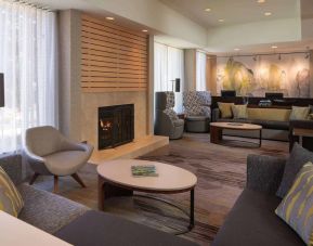Sonesta Select Chattanooga Hamilton Place’s lobby lounge has comfortable seating, coffee tables, and a fireplace.