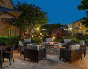 Sonesta Select Chattanooga Hamilton Place’s outdoor fire pit is ringed by armchairs and has pleasant greenery nearby.