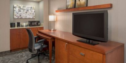 Sonesta Select Seattle Bellevue Redmond guest room workspace, featuring desk and chair, plus TV.