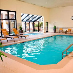 Sonesta Select Seattle Bellevue Redmond’s indoor pool has an adjacent hot tub and nearby loungers and chairs.