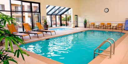Sonesta Select Seattle Bellevue Redmond’s indoor pool has an adjacent hot tub and nearby loungers and chairs.