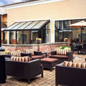 Sonesta Select Seattle Bellevue Redmond’s terrace is decorated with plants and provides armchairs and coffee tables.