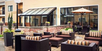 Sonesta Select Seattle Bellevue Redmond’s terrace is decorated with plants and provides armchairs and coffee tables.