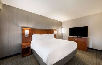 Sonesta Select San Jose Airport double bed guest room, including a large widescreen television.