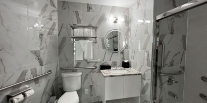 Guest bathroom with shower at Starlight hotel. 