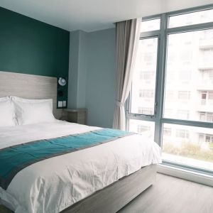 Delux king room overlooking the city. 