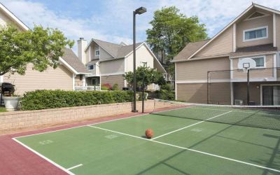 Sonesta ES Suites Cincinnati - Blue Ash’s sports court can be used for various activities including basketball and tennis.