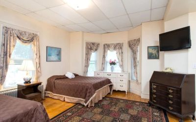 Spacious day use room at The Farrington Inn.
